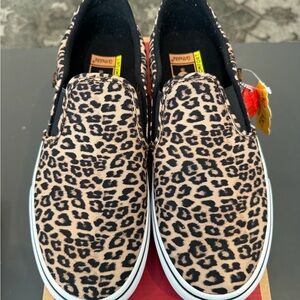 NWT Vans Asher Deluxe in Cheetah - size 9.5